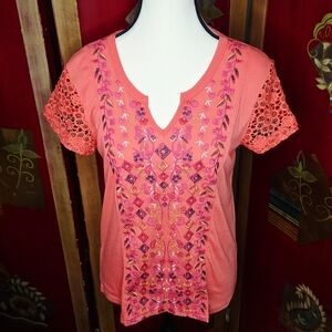 🌅 Sundance 🌅 Coral Embroidered V-neck Tee with Lace Sleeves|S (NWOT)